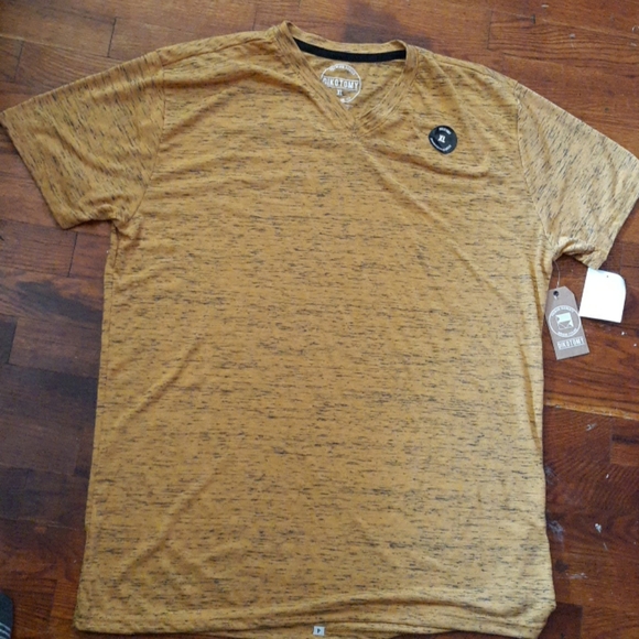 T-Shirt - Picture 1 of 3